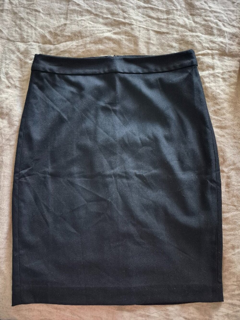 Banana Republic Black Knee-Length Skirt Size 4